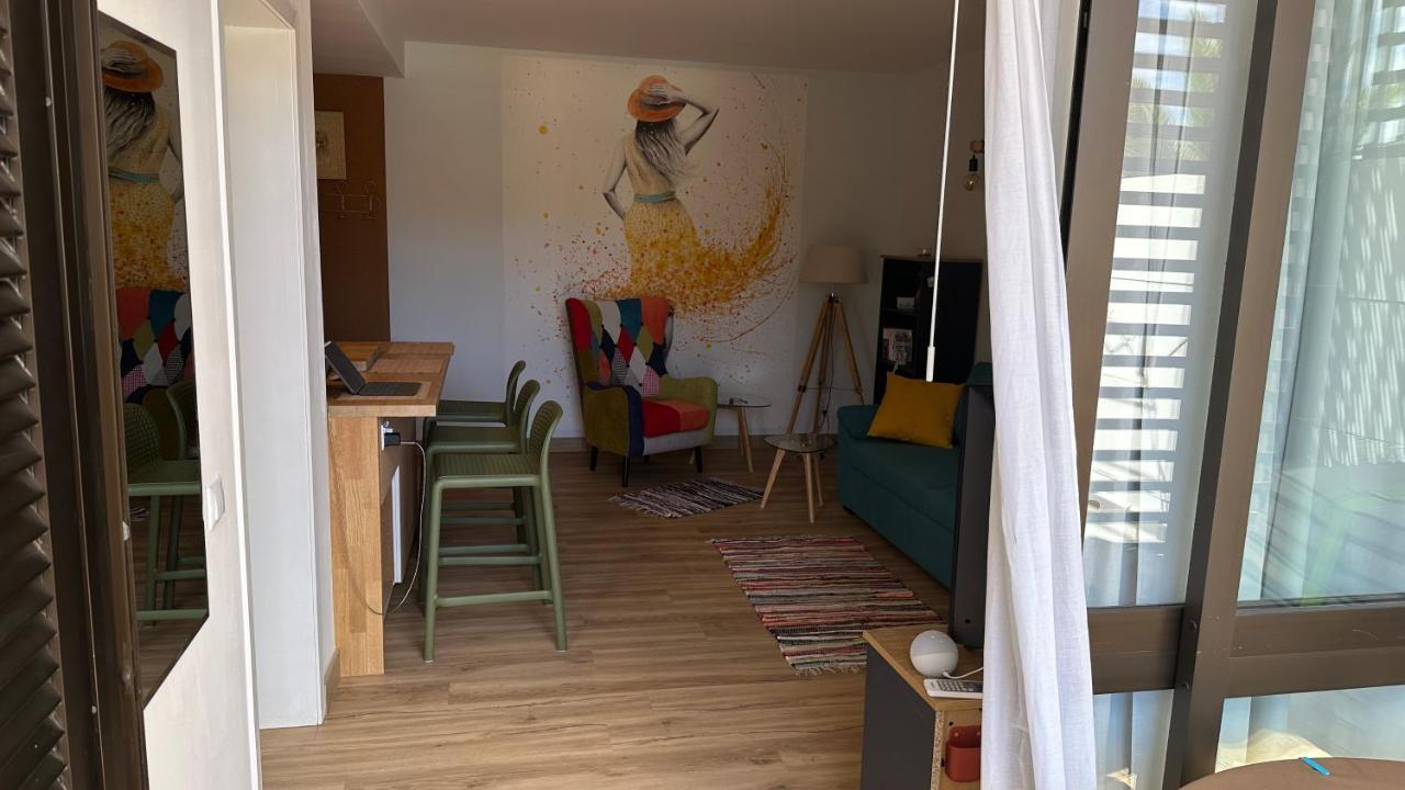 Air-Conditioned, Remarkably Beautiful Apartment, Fibre Wi-Fi, Pool 아로나 외부 사진